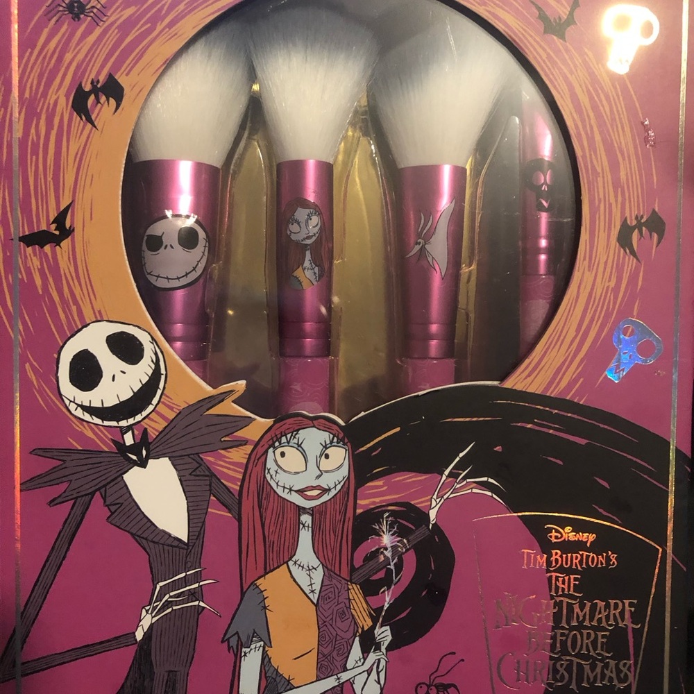 🖤 Disney The Nightmare Before Christmas Pink Makeup Brush Set